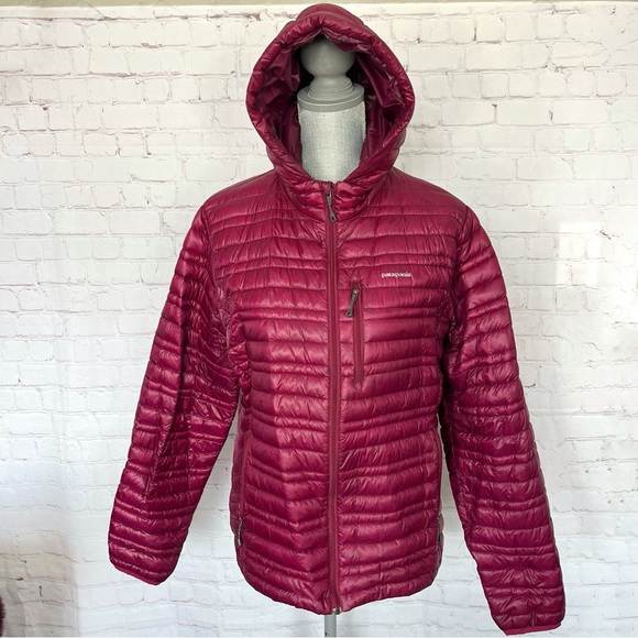 PATAGONIA Ultralight Down Hoody Quilted Puffer Jacket - Picture 2 of 14